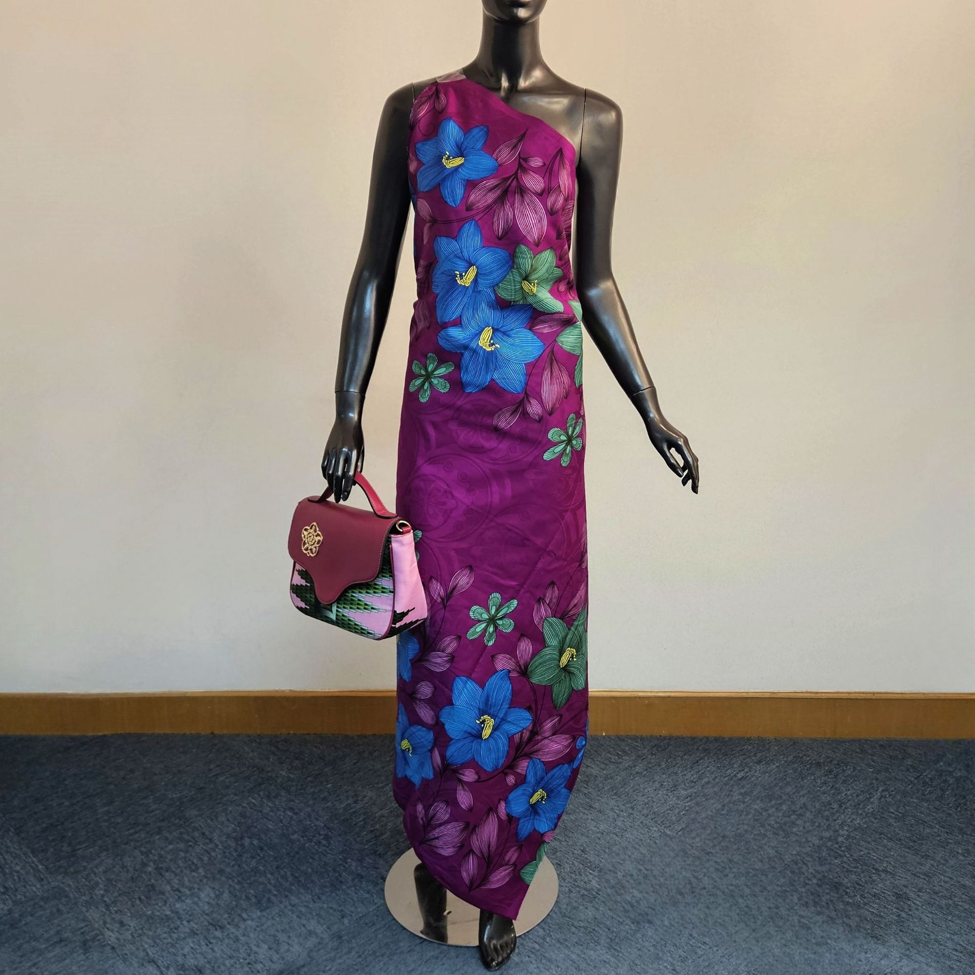 Sewing Batik Fabric - Blumenmuster auf lila blauer Baumwolle, afrikanischer