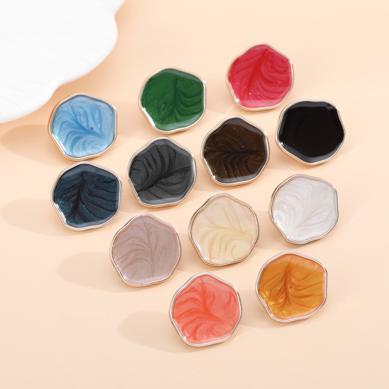 Button Hole Cutter - Neu eingetroffene goldene, weiße, schwarze Blumen-ABS-Kunststoffknöpfe