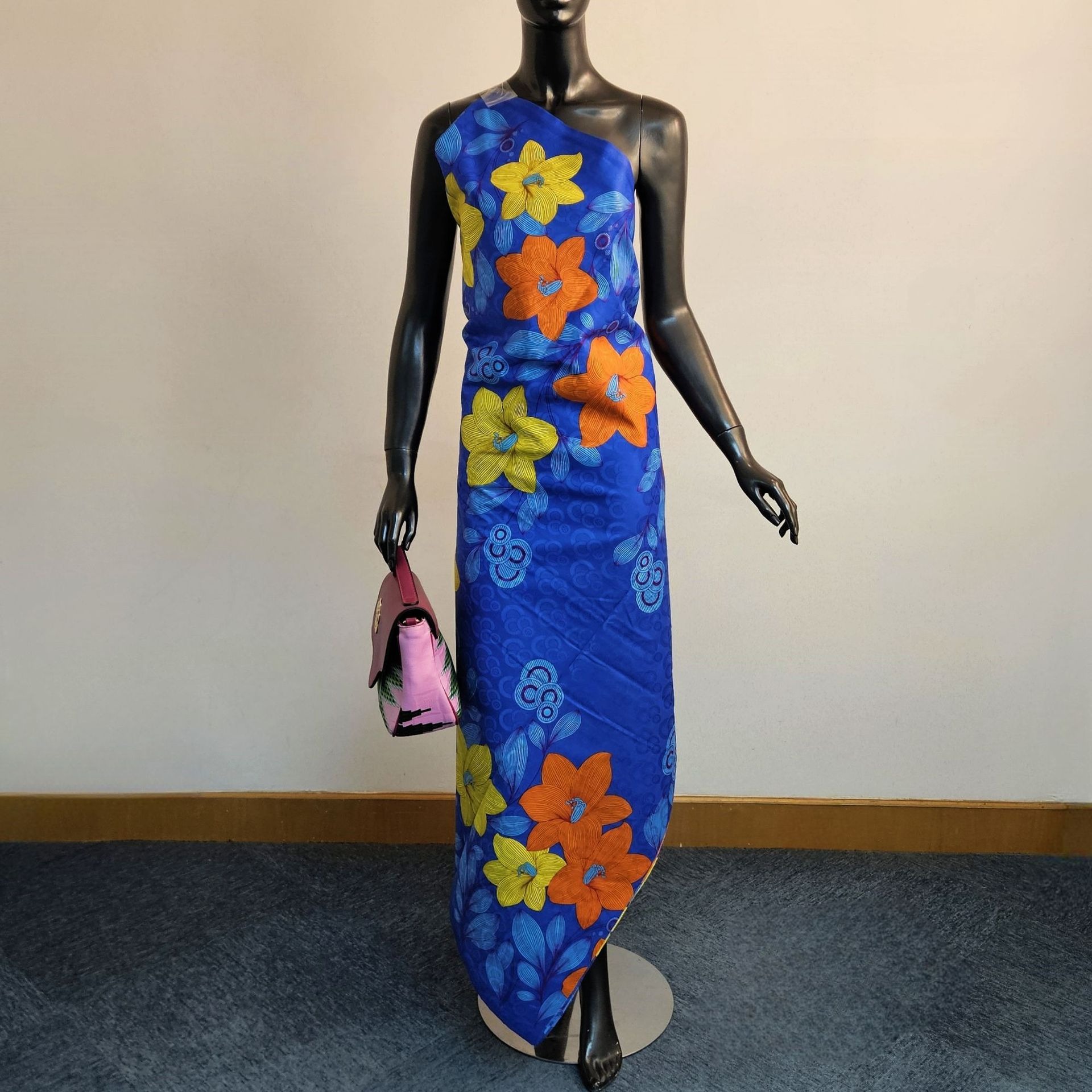 Blumenmuster auf lila blauer B – Sewing Batik Fabric Bewertung und Preis
